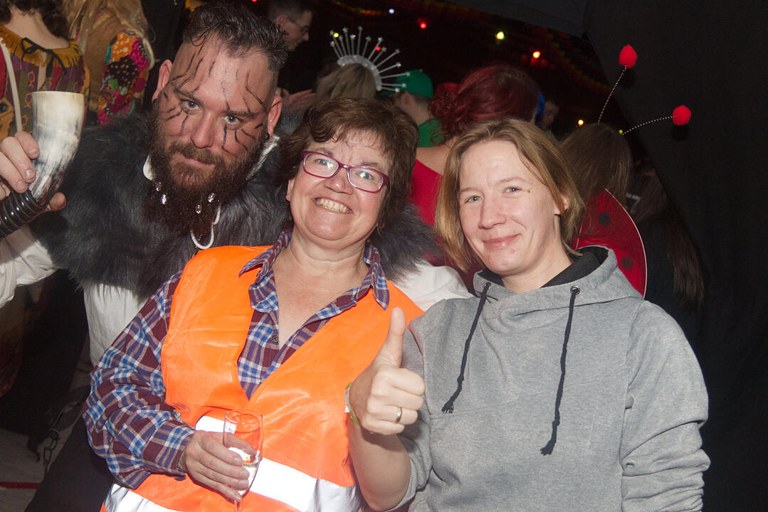 Fasching pur in der Grundschulturnhalle