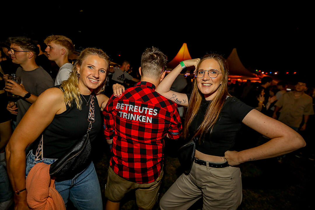 Partyzeltdorf mit 5 Areas!
