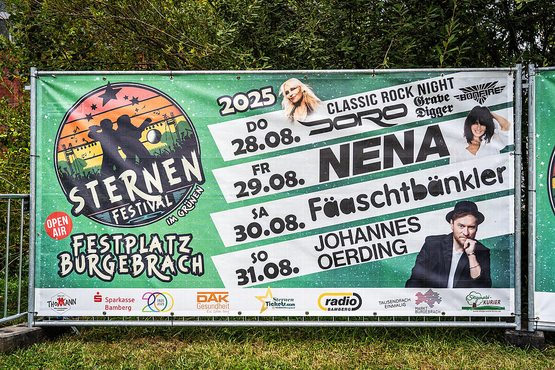 An die 2000 Besucher feierten die Rockmusik!