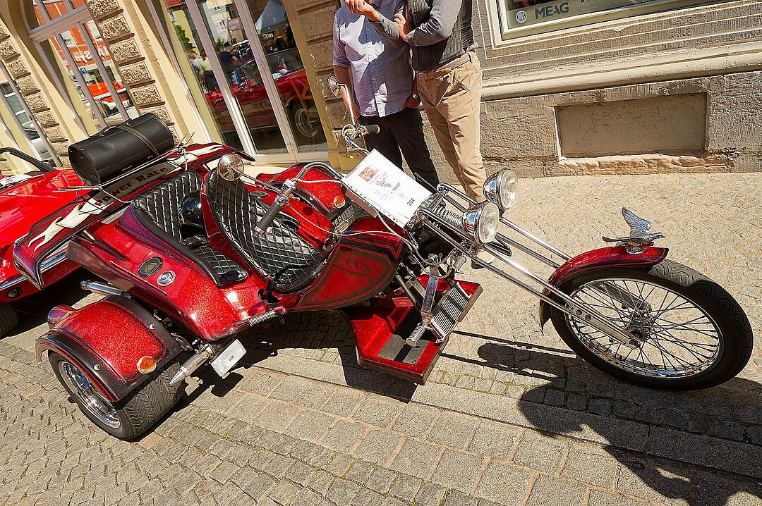 Historische Automobile und Motorräder