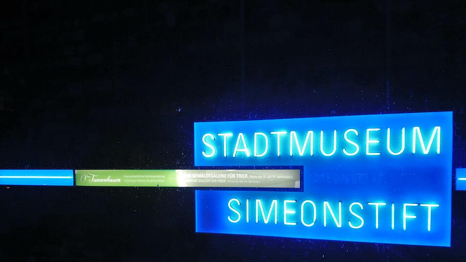 Im Trierer Stadtmuseum wird über Kunst gesprochen.