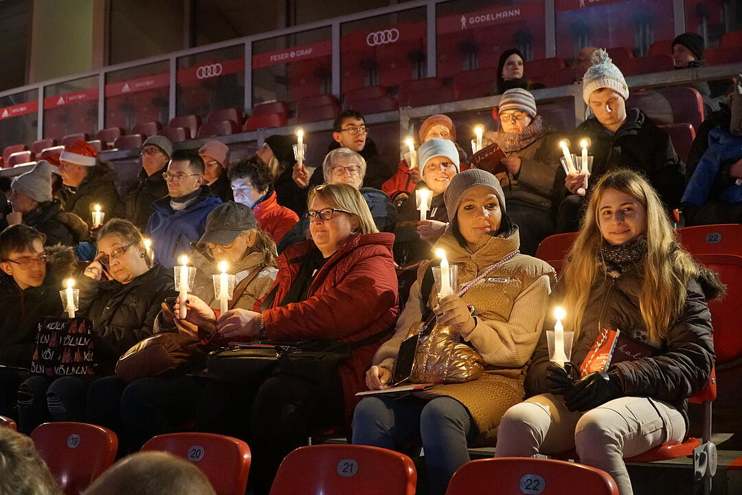 Endlich wieder: Impressionen vom Große Nürnberger Adventssingen 2022 im Max-Morlock-Stadion