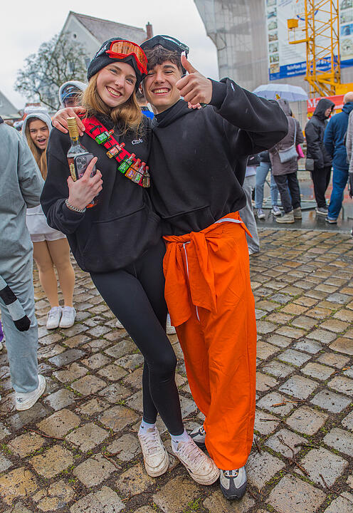 Buntes Faschingstreiben begeistert groß und klein.
