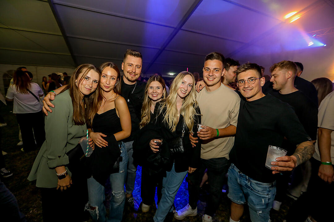 Partyzeltdorf mit 5 Areas!