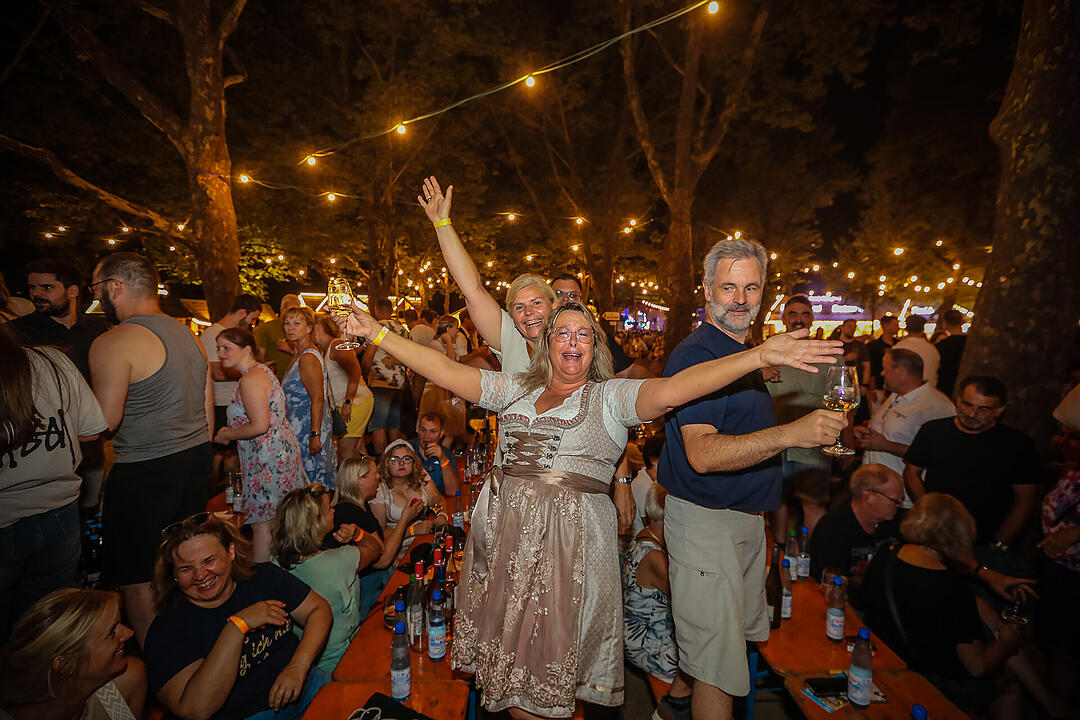 Impressionen vom größten Weinfest in Franken!