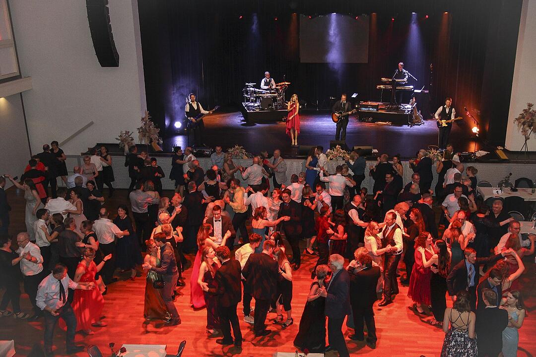 Der traditionelle Bauernball lockte viele Gäste an