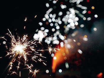 Silvesterfeuerwerk und Wunderkerzen gehören zum Jahreswechsel für viele dazu.