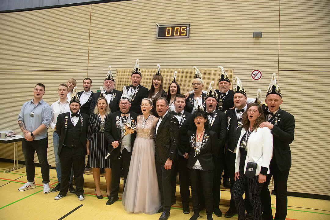 Viele Tanzgruppen, lustige Büttenreden und ein furioses Finale!