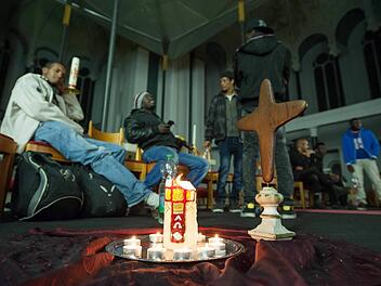 Flüchtlinge in einer Kirche in Berlin-Kreuzberg  Foto: imago