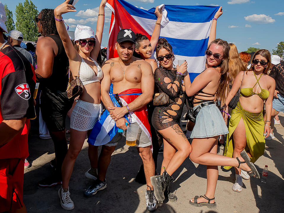 Mit internationalen und nationalen Live-Acts!
