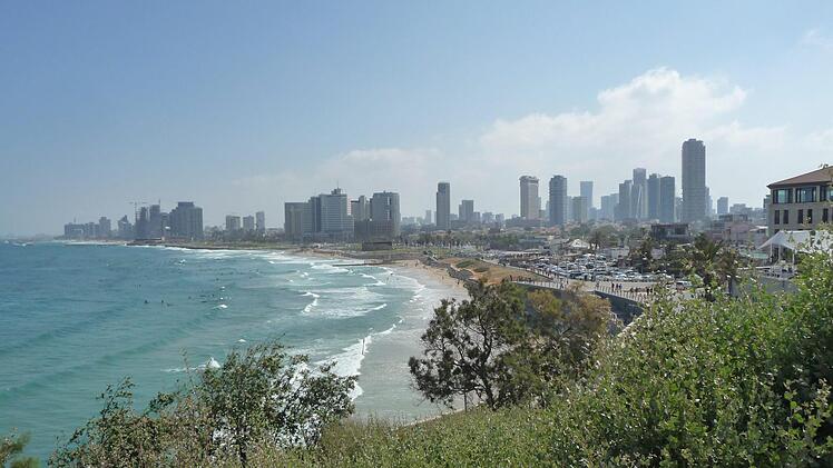Blick über den Strand von Tel Aviv. An der Promenade kann man herrlich entlang flanieren. Foto: irfe