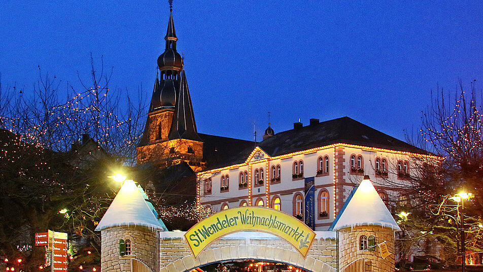 Das historische St. Wendel erstrahlt in weihnachtlichen Glanz.