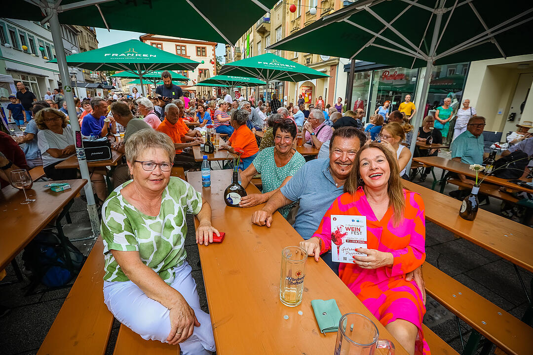 Die fränkische Weinkönigin Eva Brockmann war auch vor Ort.