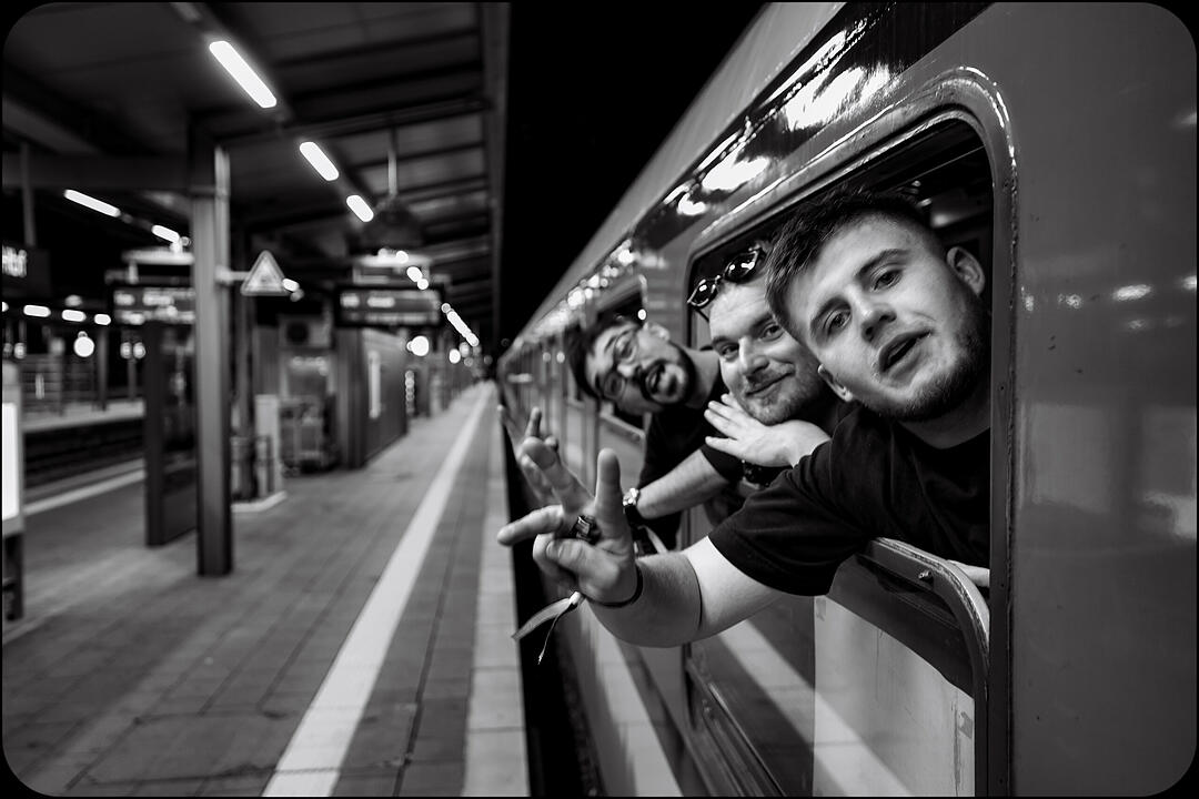 Hard Techno und Trance in drei verschiedenen Party-Waggons!