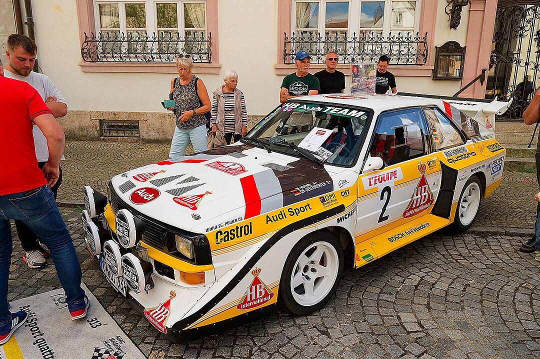 Historische Automobile und Motorräder