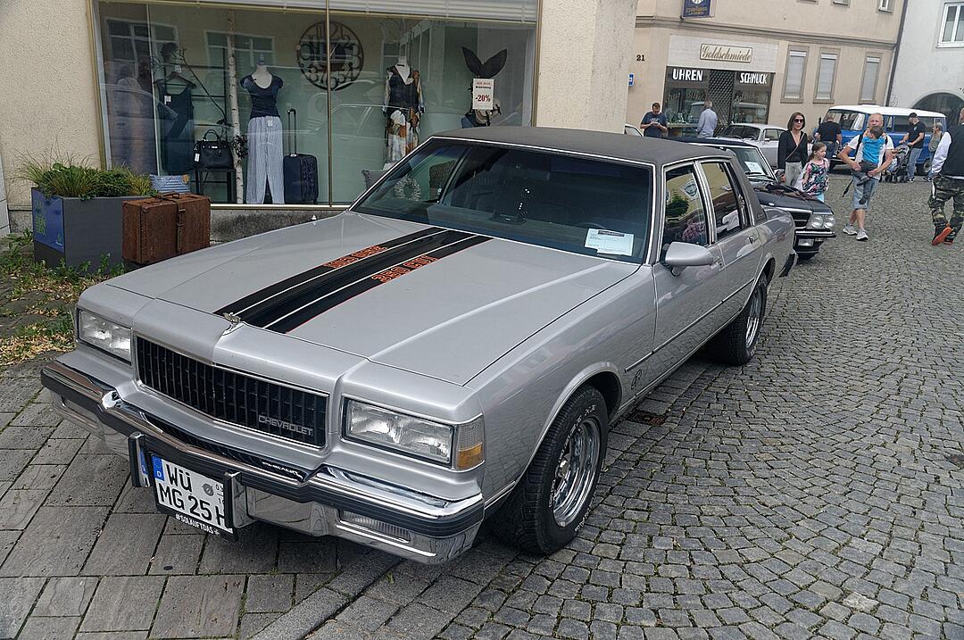 Historische Automobile und Motorräder