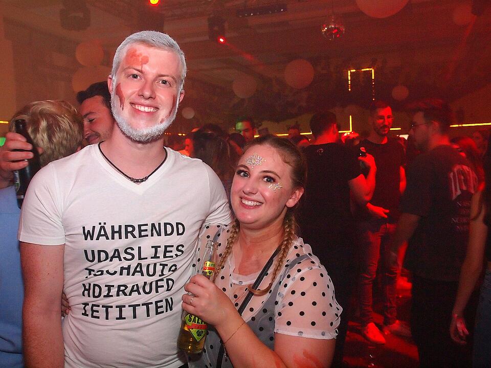 Viele verkleidete Besucher*innen feierten in Oberthulba