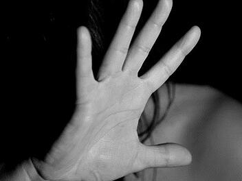 In NRW ist eine Frau massiv sexuell belästigt worden.  Foto: ninocare/pixabay
