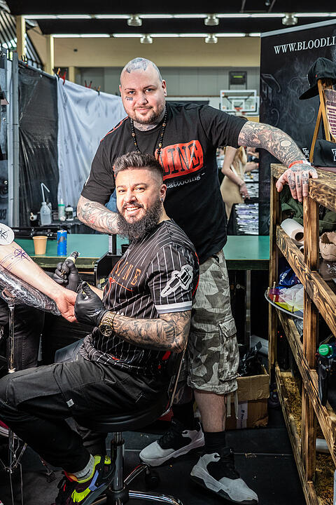 Mit vielen Top Tattookünstlern und Händlern.