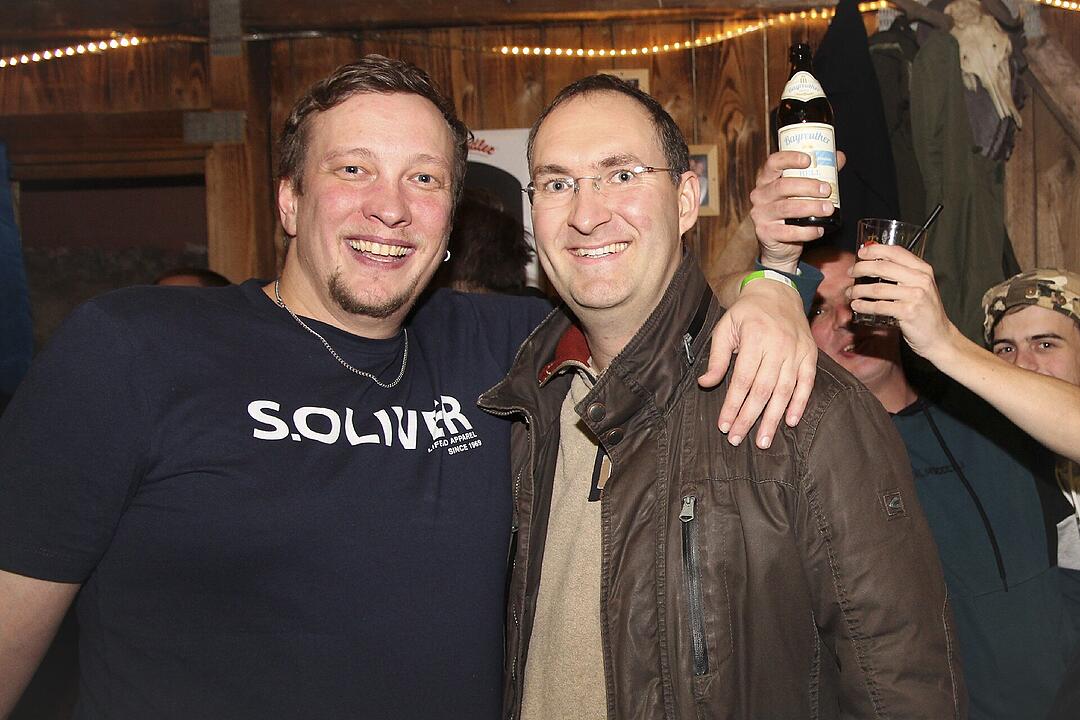 Beste Partystimmung bei voller Hütte.