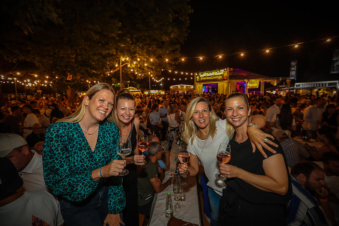 Impressionen vom größten Weinfest in Franken!