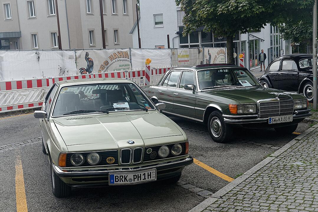 Historische Automobile und Motorräder