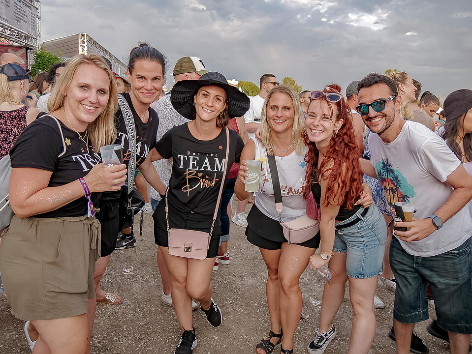 Mit internationalen und nationalen Live-Acts!