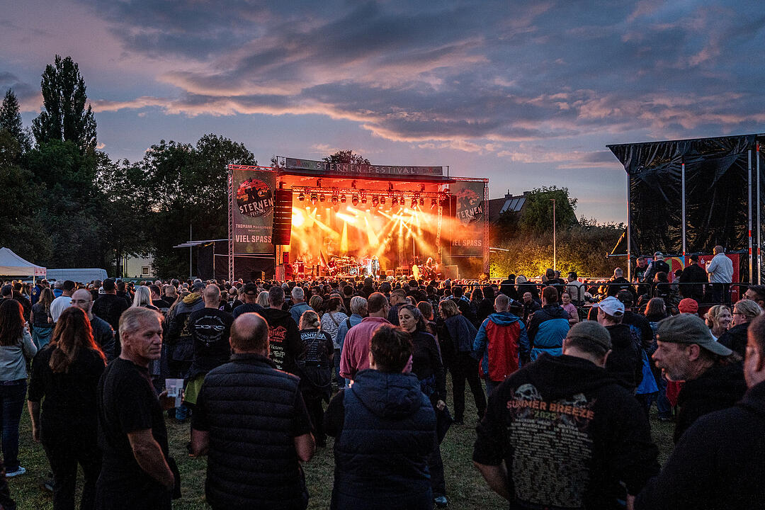 An die 2000 Besucher feierten die Rockmusik!