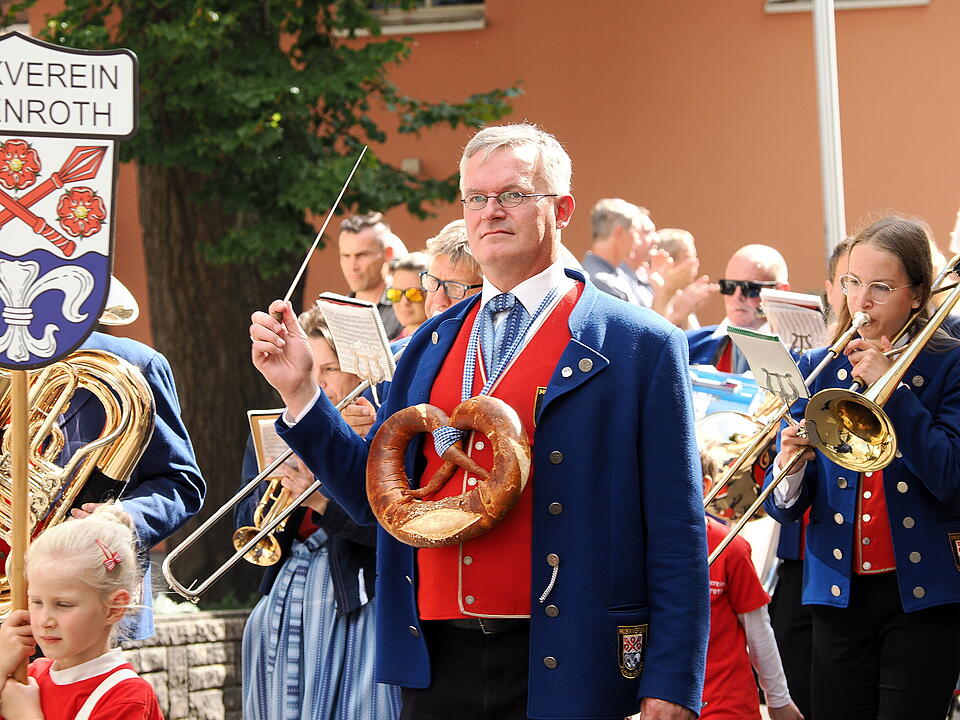 Motivwägen, Trachtengruppen und Musik-Kapellen