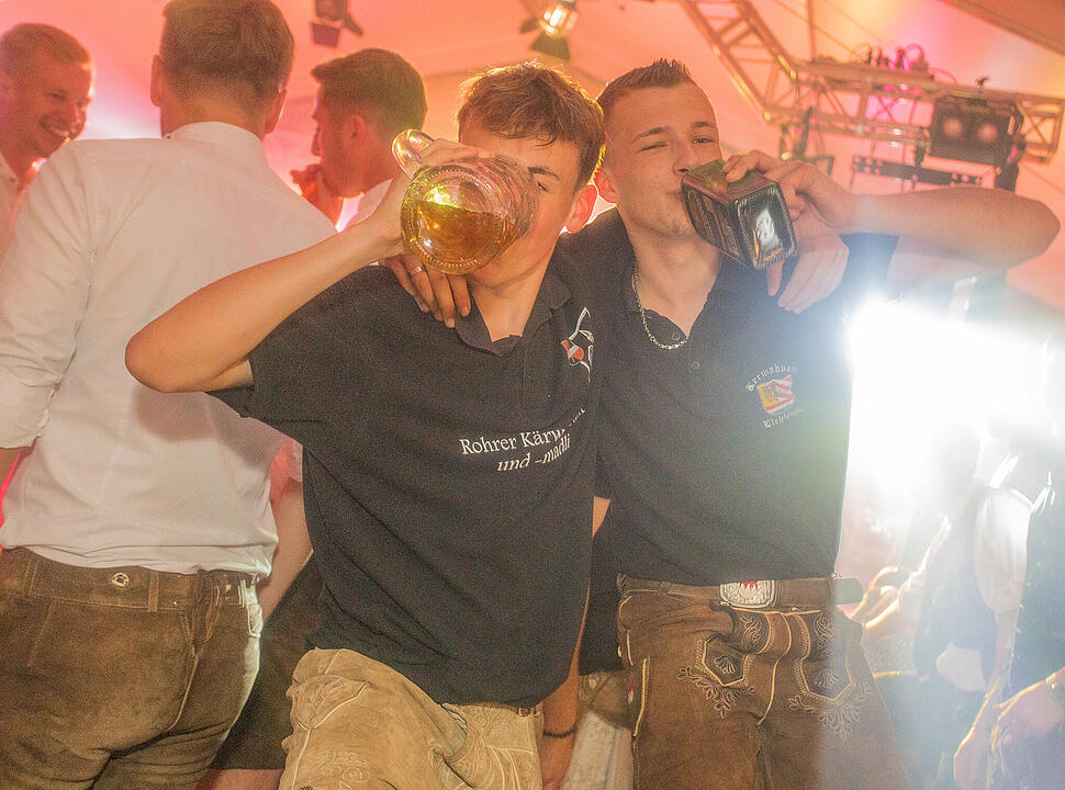 Musik im Festzelt gab es mit der Band "KLOSTERGOLD"