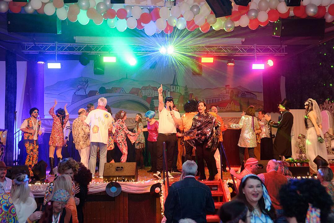 Motto: "Licht aus! Spot an! 70er Disco"