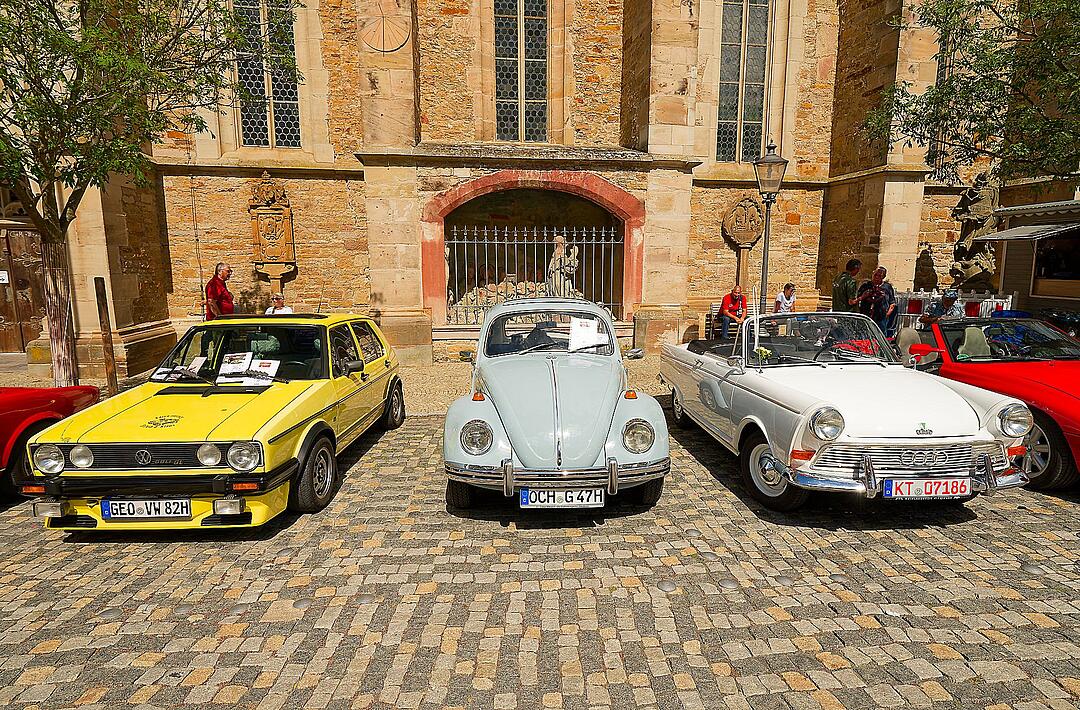 Historische Automobile und Motorräder