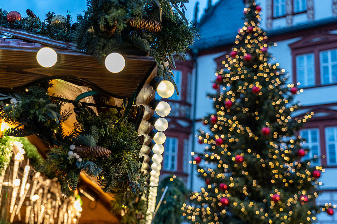 Die Innenstadt wird wunderschön erleuchtet.