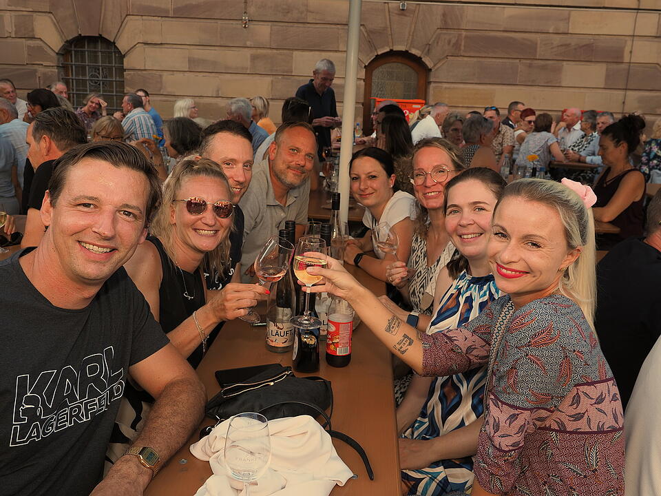Das Weinfest zieht tausende Besucher an.