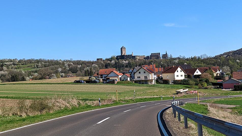 Über dem kleinen Ort Thallichtenberg liegt romantisch die Burg Lichtenberg.