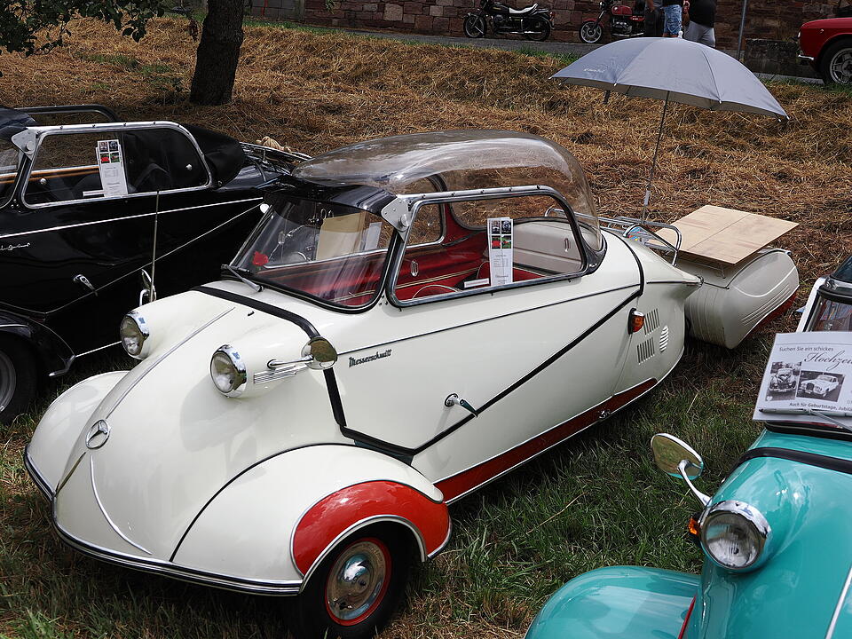 Oldtimer, US Cars, Traktoren und Motorräder.