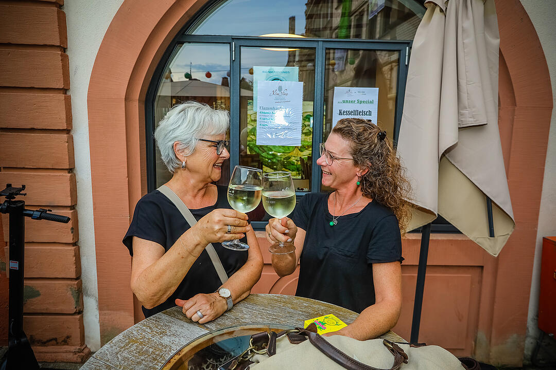 Die fränkische Weinkönigin Eva Brockmann war auch vor Ort.