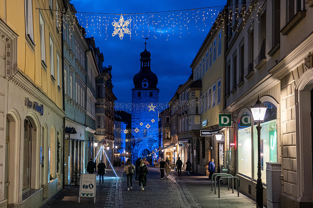 Die Innenstadt wird wunderschön erleuchtet.