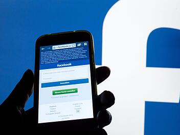 Die "Reactions" bei Facebook werden ausgeweitet. Nach Posts können Nutzer nun auch auf Kommentare reagieren. Foto: Tobias Hase/dpa