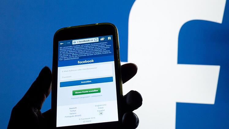 Die "Reactions" bei Facebook werden ausgeweitet. Nach Posts können Nutzer nun auch auf Kommentare reagieren. Foto: Tobias Hase/dpa