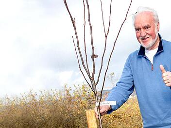 Jupp Schröder ist unseren Lesern längst als Gartenexperte ans Herz gewachsen. Auch auf unserer Facebook-Seite ist er mit seinen Tipps ein gefragter Mann - er hat schon über 5000 Fans. Foto: Klaus Gagel