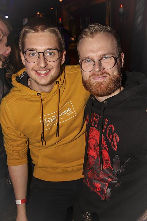 Volles Haus, erwachsene Partypeople und eine ausgelassene Feier!