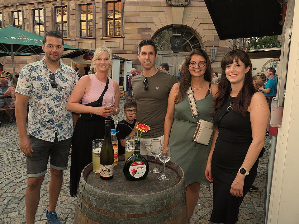 Das Weinfest zieht tausende Besucher an.