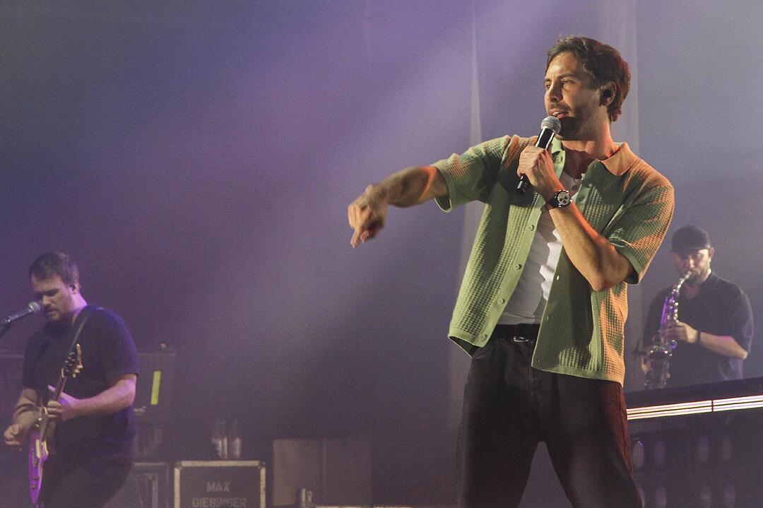 Max Giesinger live in Bayreuth.