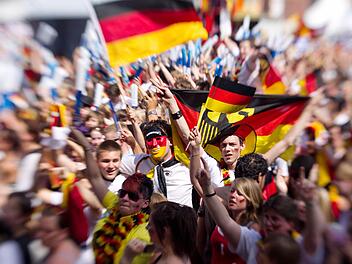 Auf unserer Liste mit Fanartikeln ist für jeden etwas dabei. Dann kann die WM 2018 eigentlich auch schon kommen. Symbolbild: Gentsch/dpa