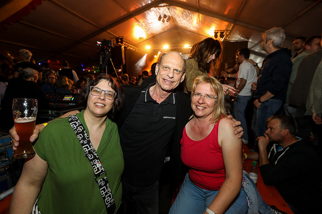 Beste Stimmung beim traditionsreichen Zeltweinfest an der Mainschleife!