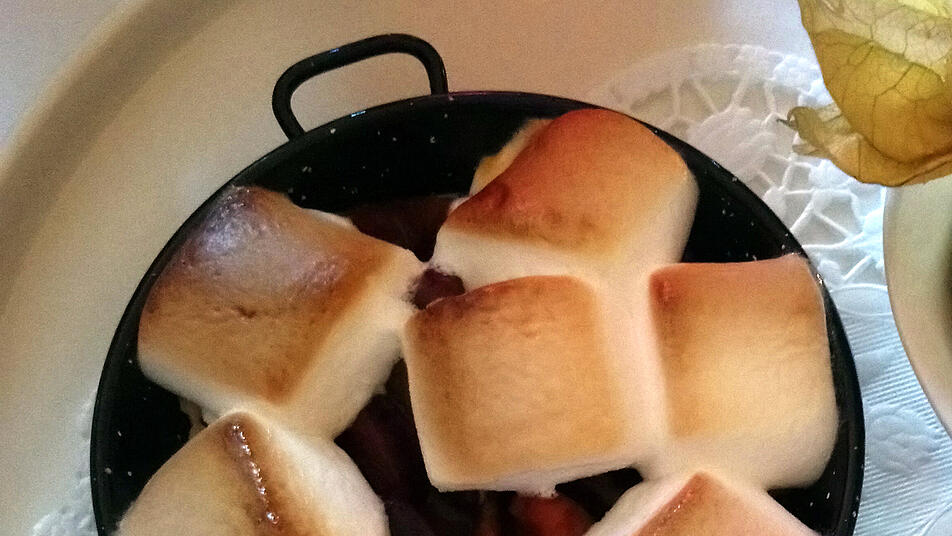 Passt perfekt zum Herbst: Pflaumen mit Marshmallows.
