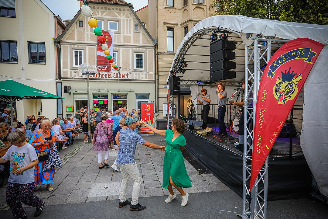 Die fränkische Weinkönigin Eva Brockmann war auch vor Ort.