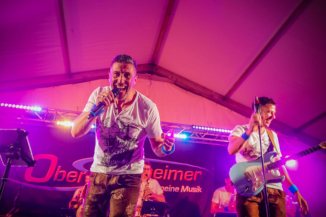 Samstagsparty im Festzelt!