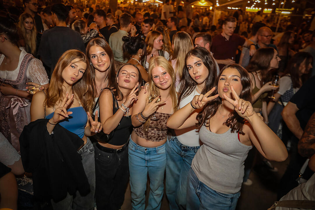 Impressionen vom größten Weinfest in Franken!